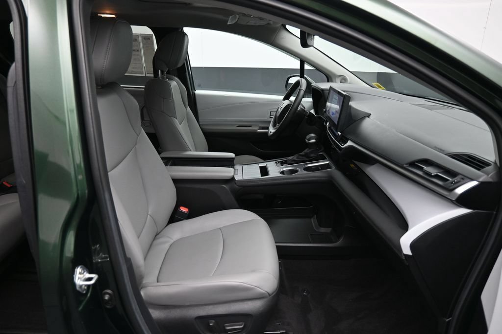 Certified 2025 Toyota Sienna XLE w/ XLE Plus Package AWD/4WD image 27