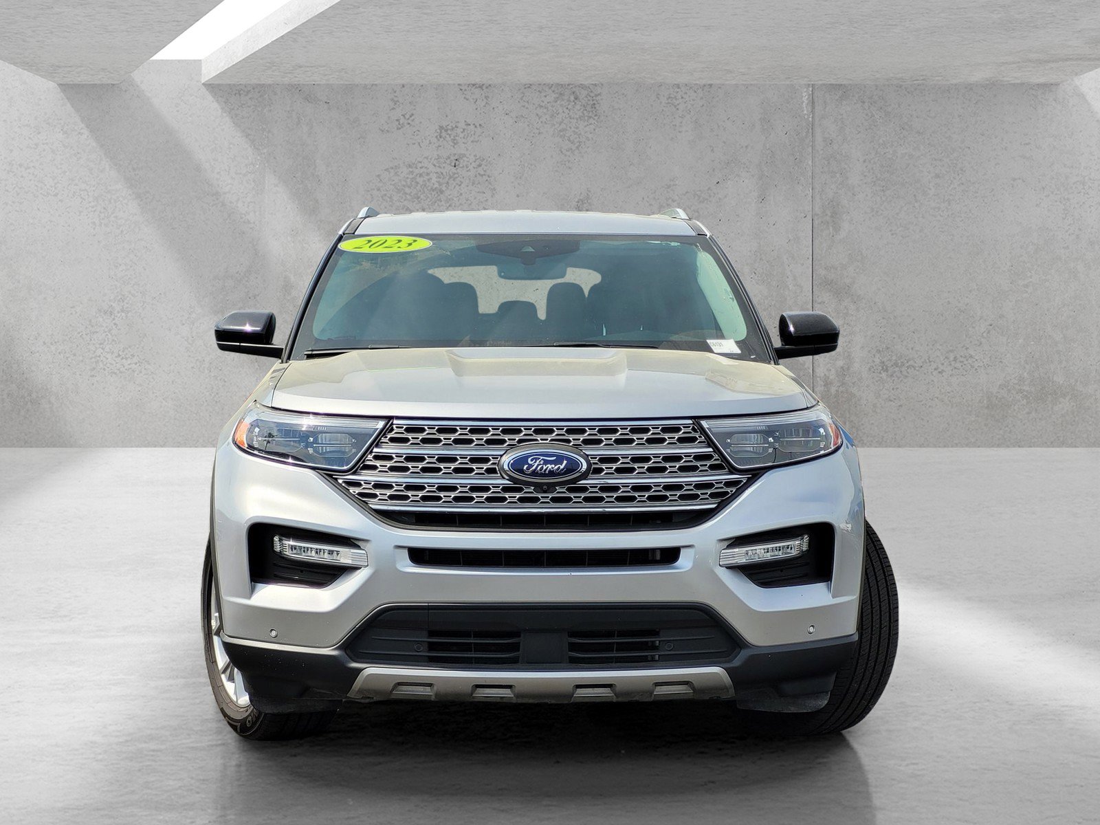 Used 2023 Ford Explorer Limited image 2