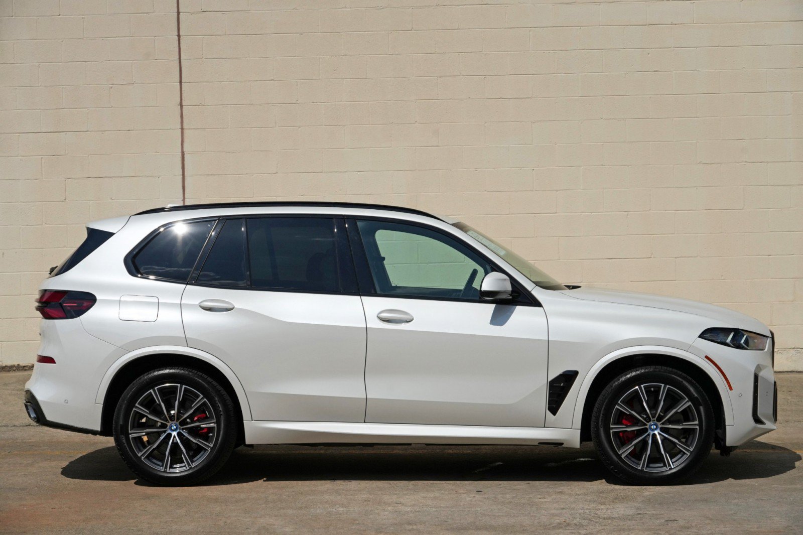 Used 2024 BMW X5 xDrive50e w/ M Sport Package AWD/4WD image 54