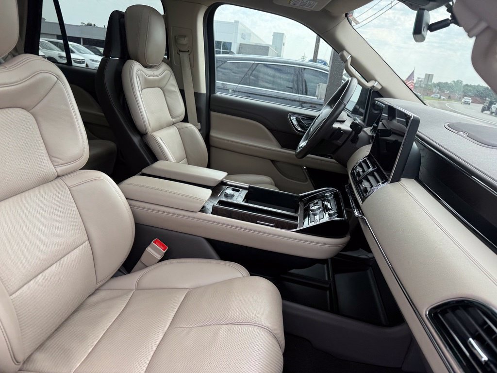 Used 2023 Lincoln Navigator Reserve AWD/4WD image 8