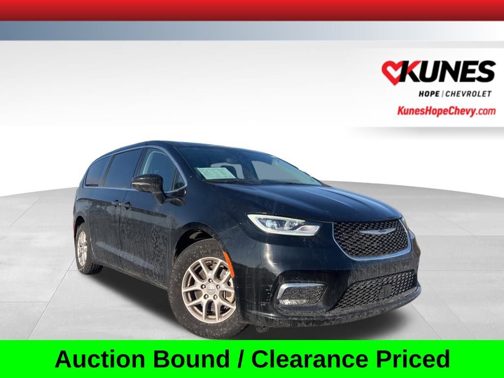 Used 2024 Chrysler Pacifica Touring-L