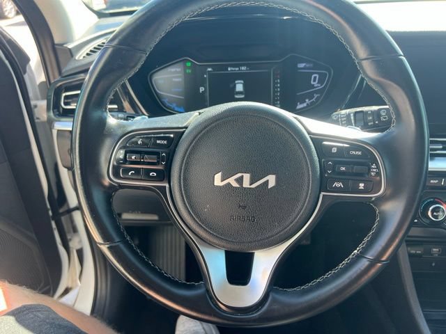 Used 2022 Kia Niro Touring Special Edition FWD image 8