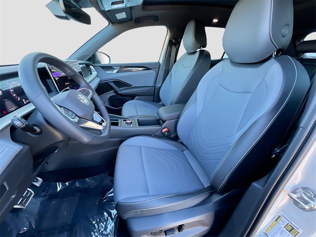 Used 2025 Volkswagen Tiguan SE R-Line image 20