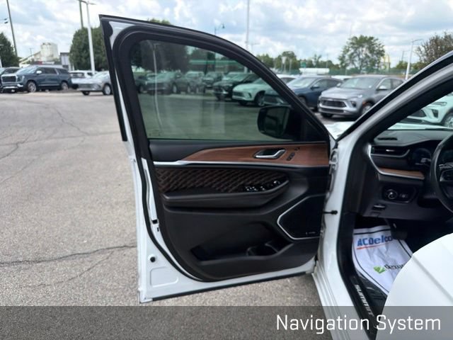 Used 2021 Jeep Grand Cherokee L Summit w/ Luxury Tech Group V AWD/4WD image 31