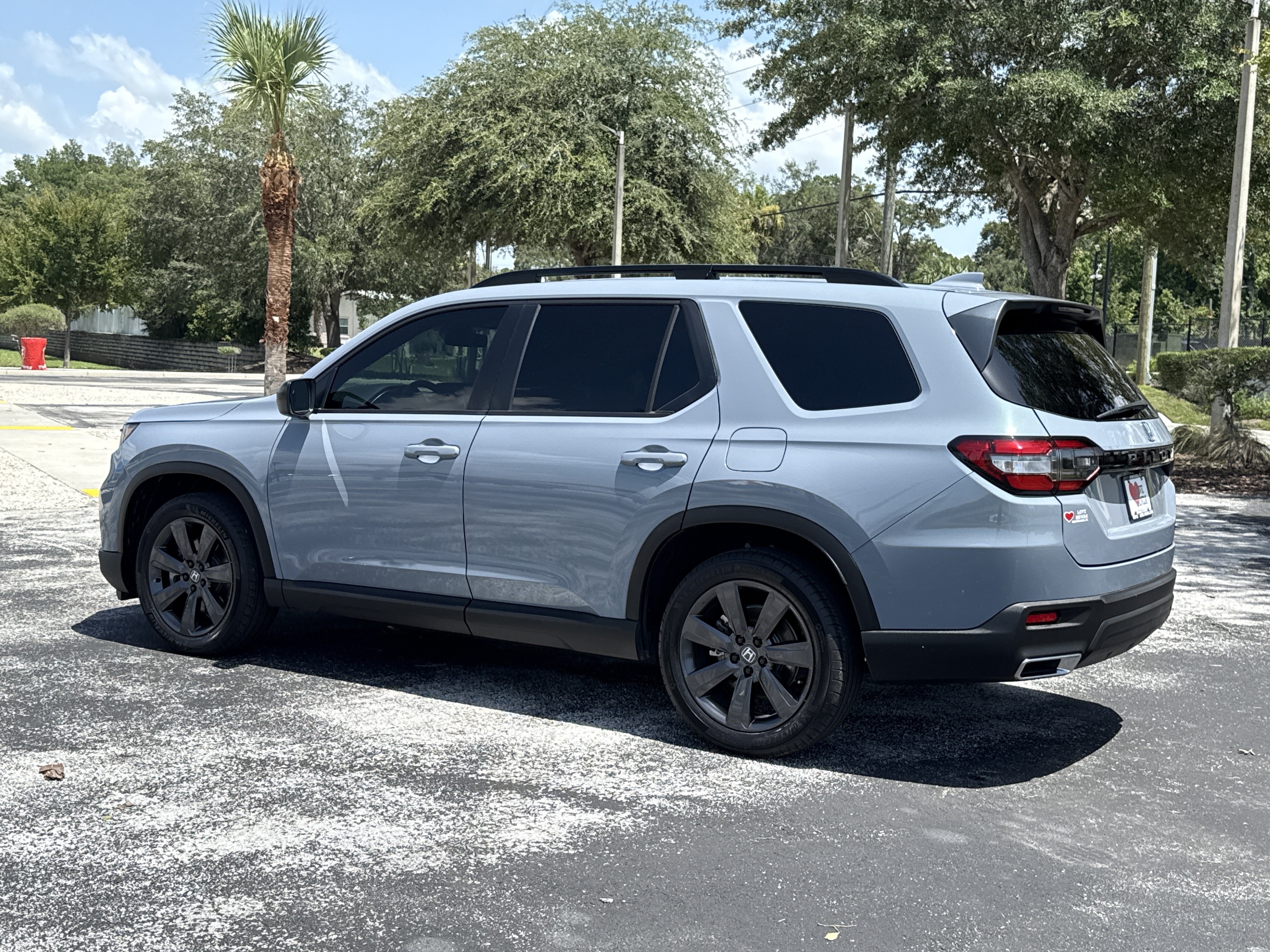 Certified 2025 Honda Pilot Sport image 10