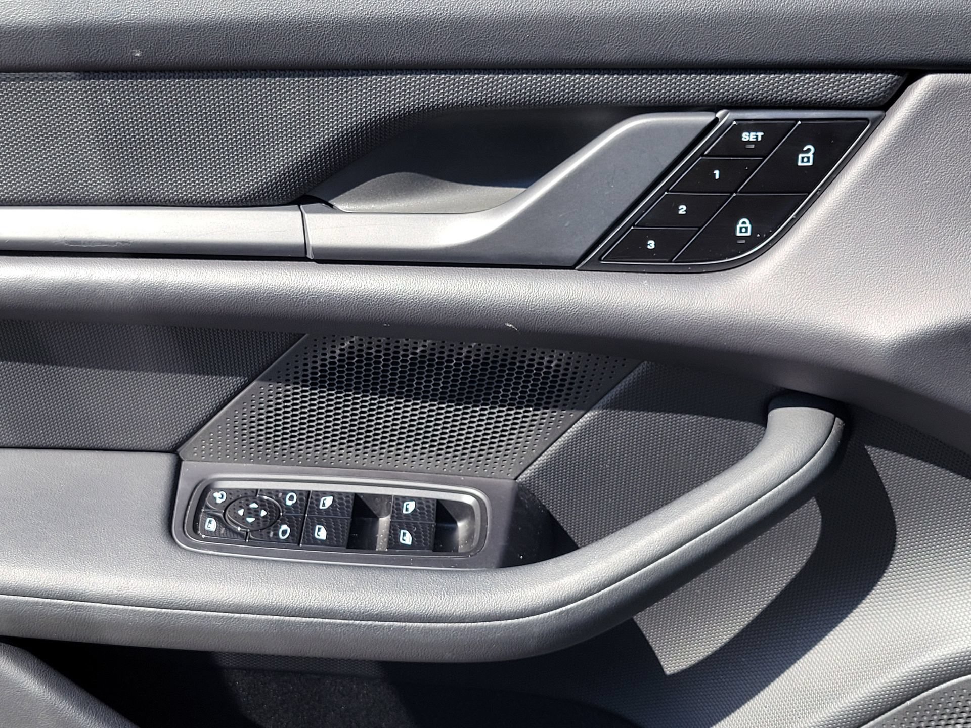 Certified 2021 Porsche Taycan RWD image 22