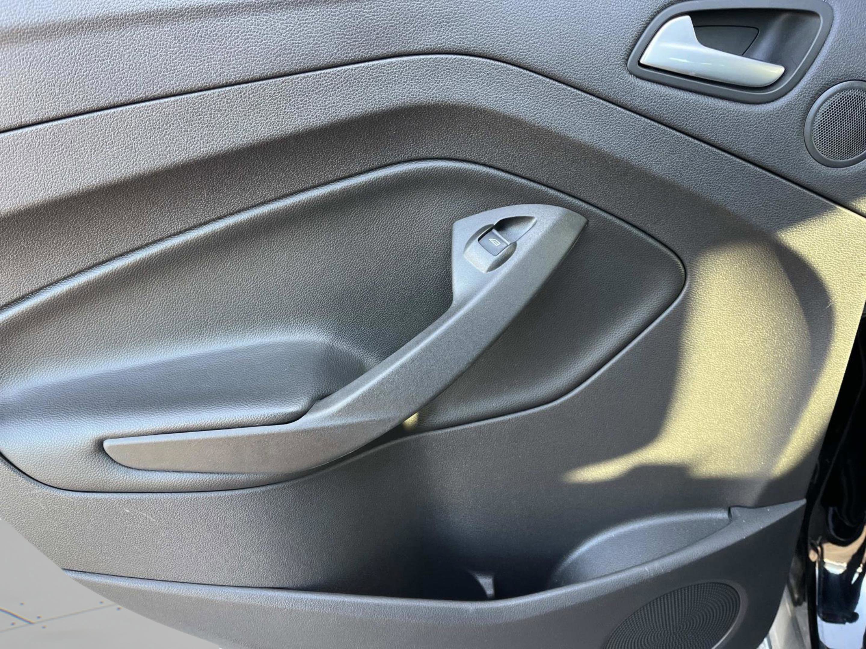 Used 2016 Ford Escape SE w/ Equipment Group 201A image 19