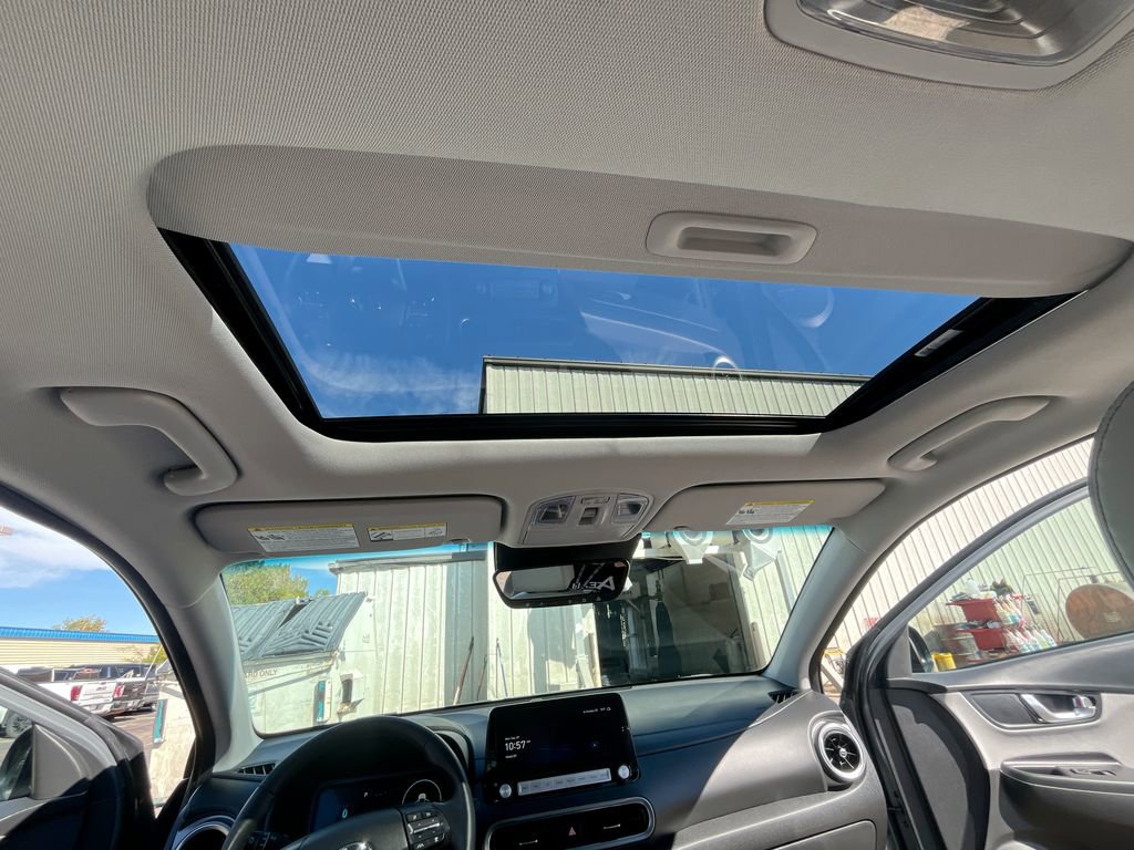 Used 2023 Hyundai Kona Limited image 28