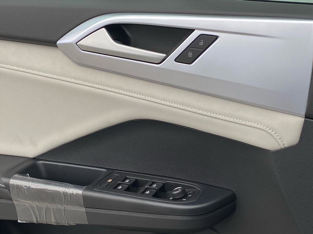 New 2026 Volkswagen Taos SE image 10