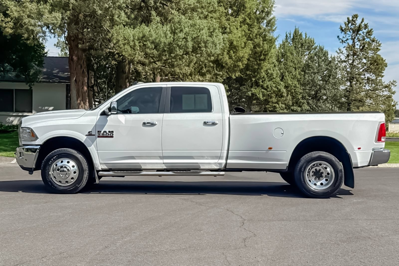 Used 2018 RAM 3500 Laramie w/ Convenience Group AWD/4WD image 8