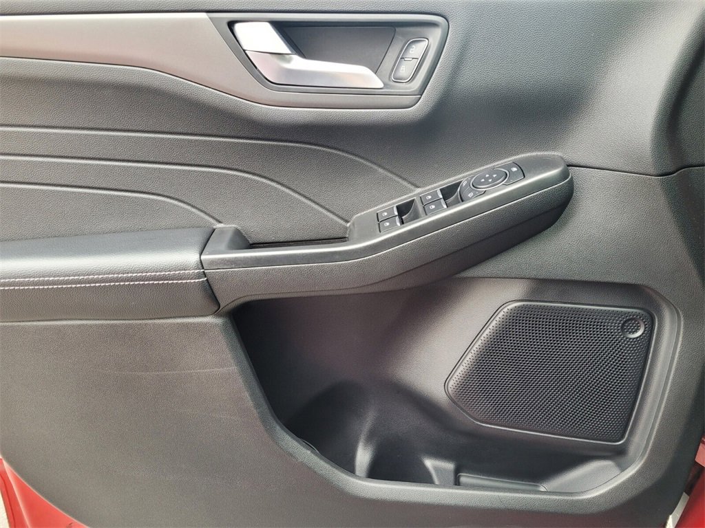 Used 2025 Ford Escape SE image 24