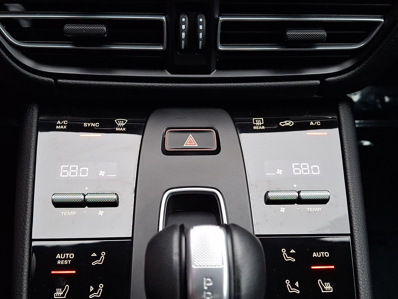 Certified 2025 Porsche Macan AWD/4WD image 19