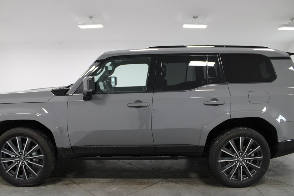 Used 2024 Lexus GX 550 image 6