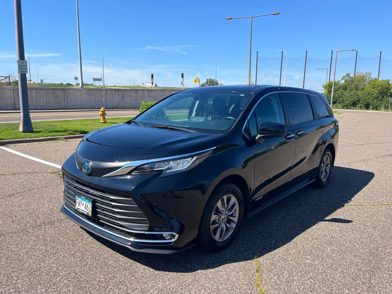 Certified 2021 Toyota Sienna XLE FWD image 2