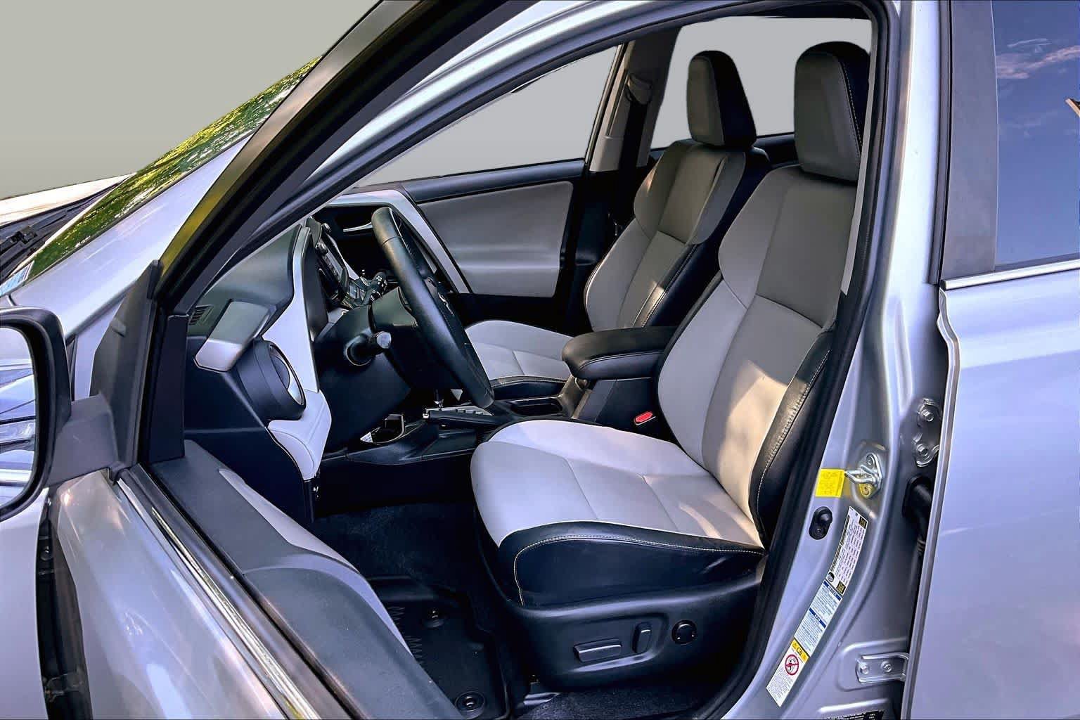 Used 2016 Toyota RAV4 Limited AWD/4WD image 18