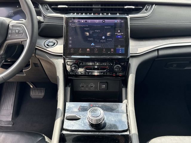 Used 2023 Jeep Grand Cherokee L Limited image 29