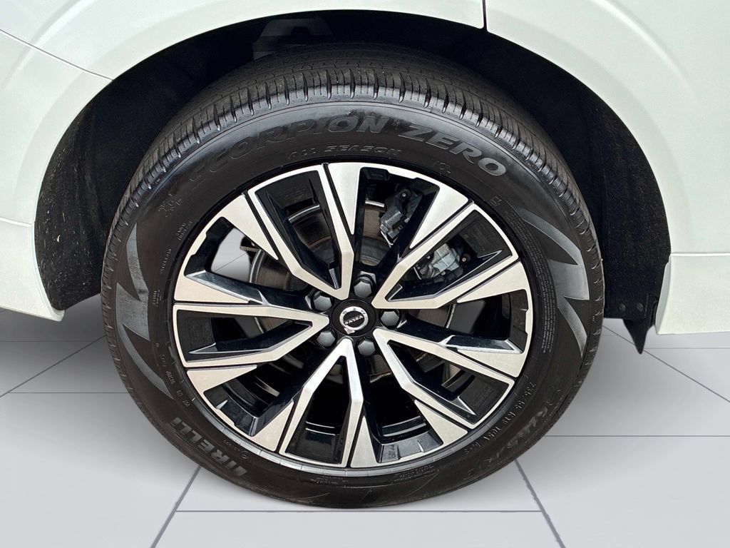 Used 2025 Volvo XC60 B5 Plus AWD/4WD image 10