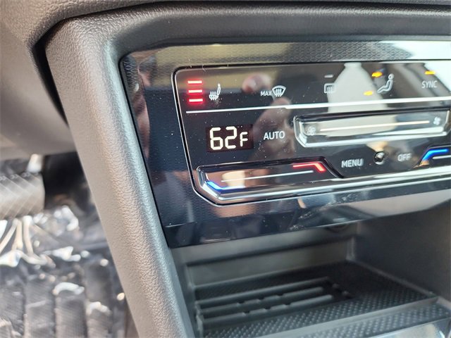 New 2025 Volkswagen Taos SE image 14