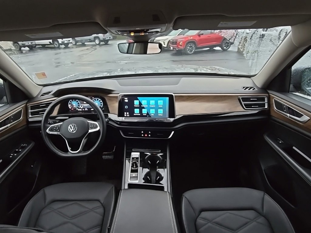Used 2024 Volkswagen Atlas SE image 23