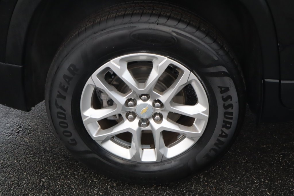 Used 2021 Chevrolet Traverse LS FWD image 16