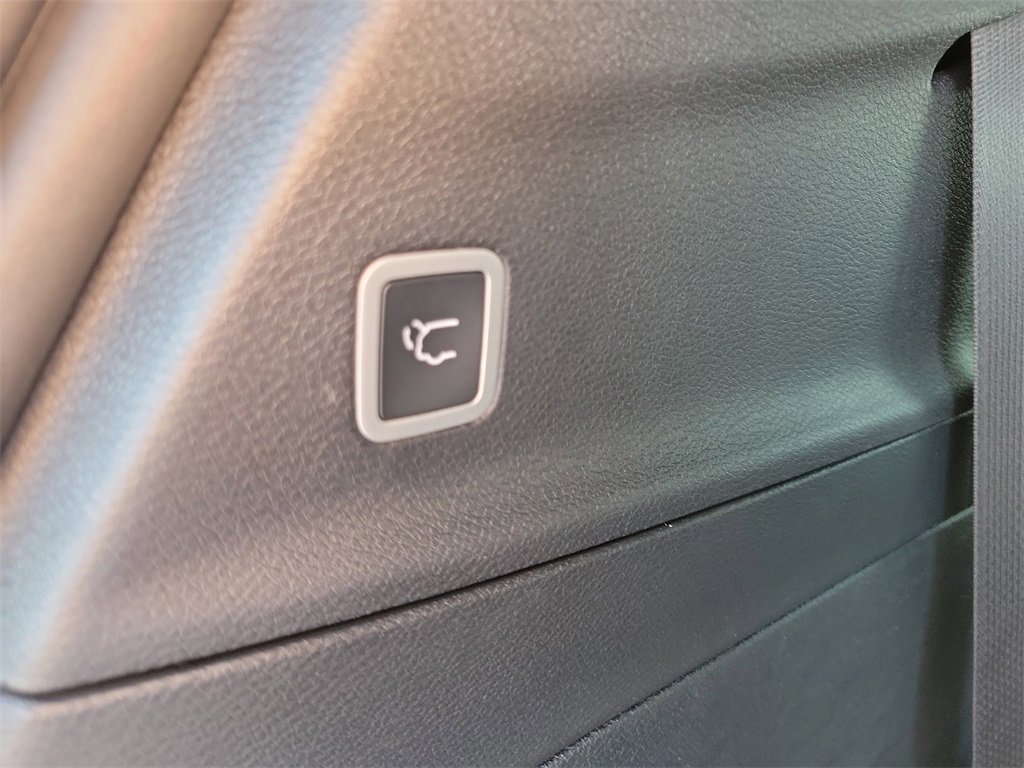 New 2026 Chrysler Pacifica Limited image 9