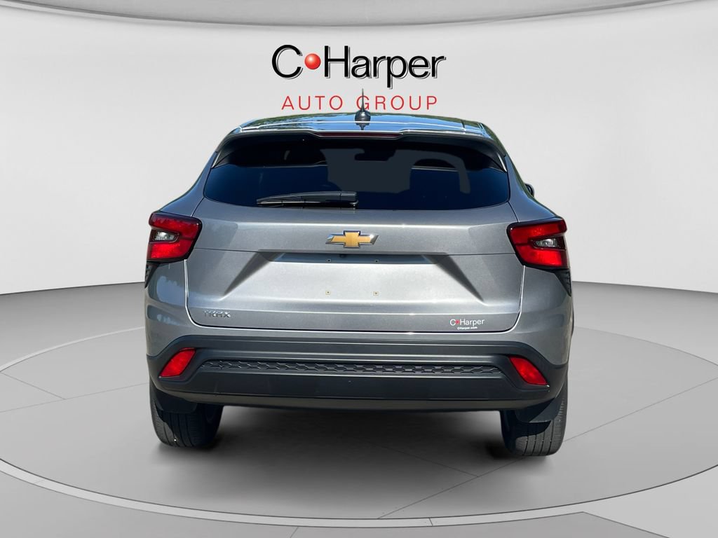 Used 2024 Chevrolet Trax LS w/ LS Convenience Package FWD image 4