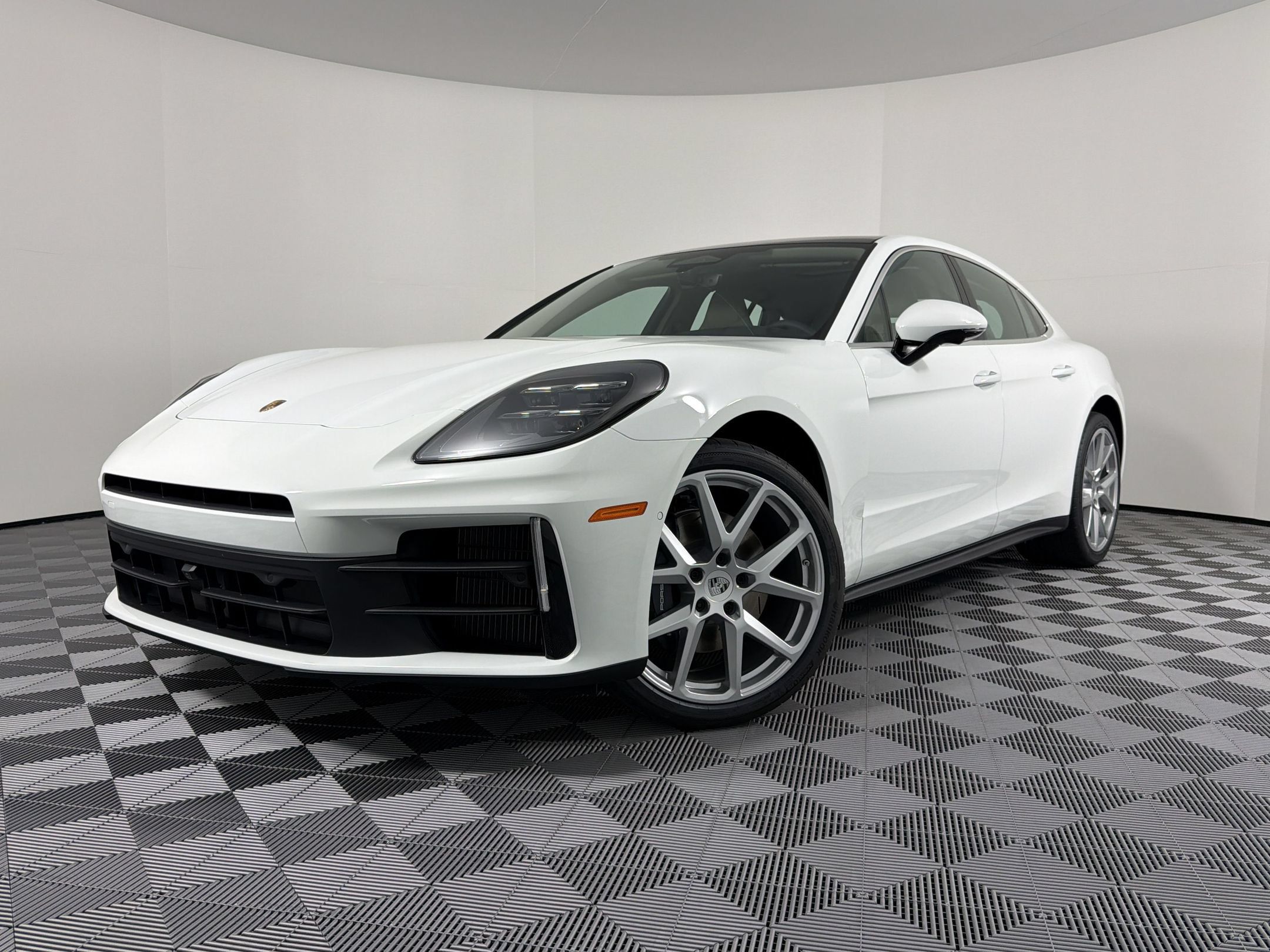 New 2026 Porsche Panamera image 1