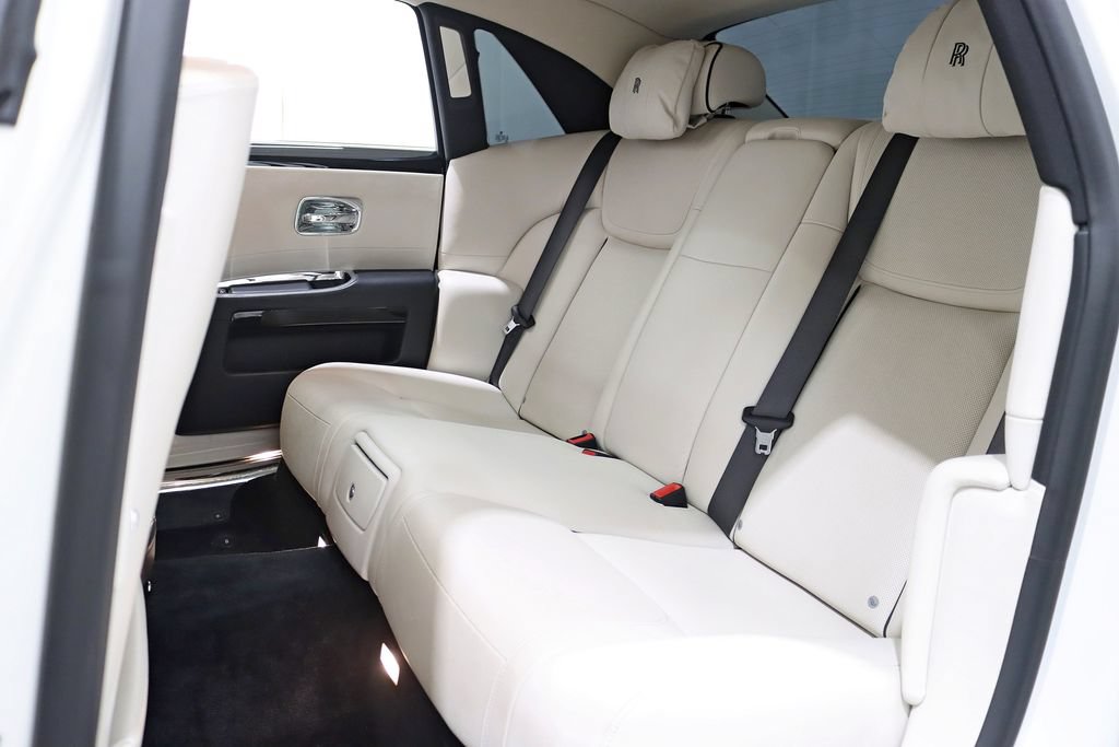 Used 2016 Rolls-Royce Ghost RWD image 32
