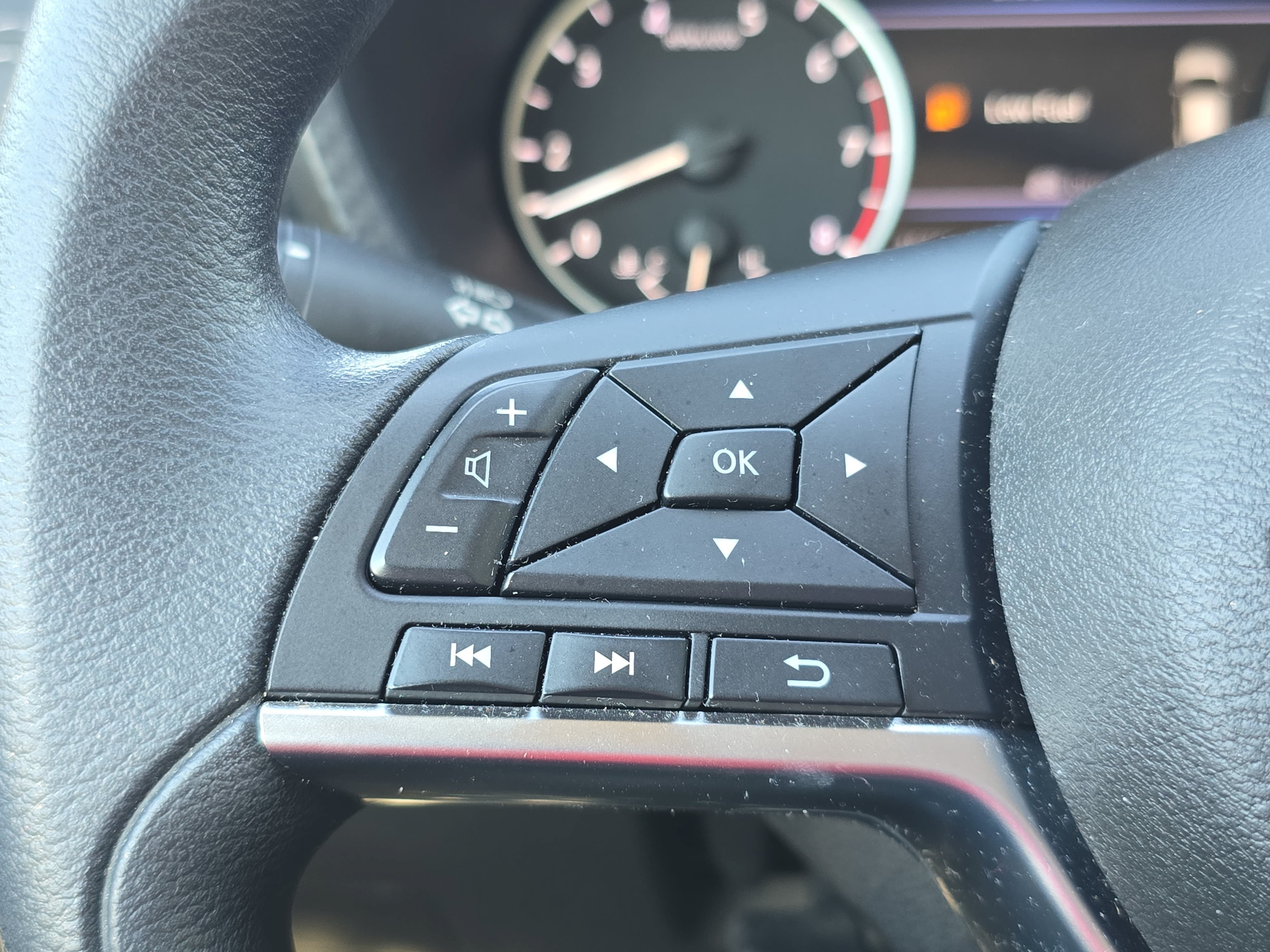 Certified 2024 Nissan Sentra SV FWD image 16