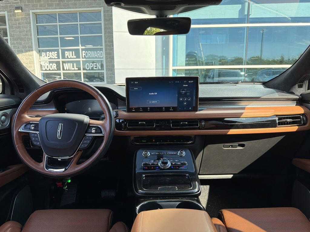Used 2023 Lincoln Nautilus Black Label AWD/4WD image 5