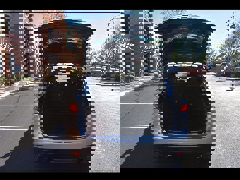 Used 2019 Jaguar F-PACE Premium image 22