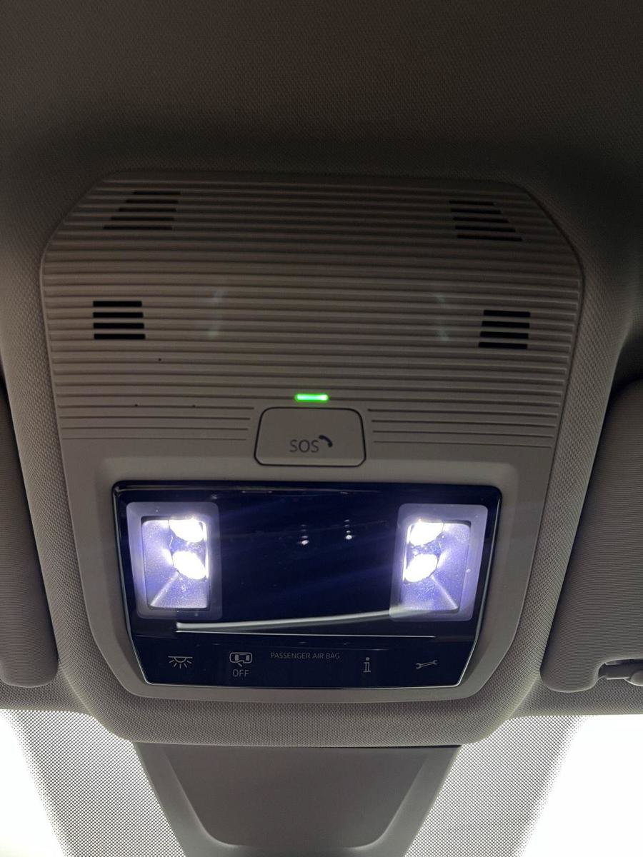 Used 2024 Volkswagen Atlas SE FWD image 11