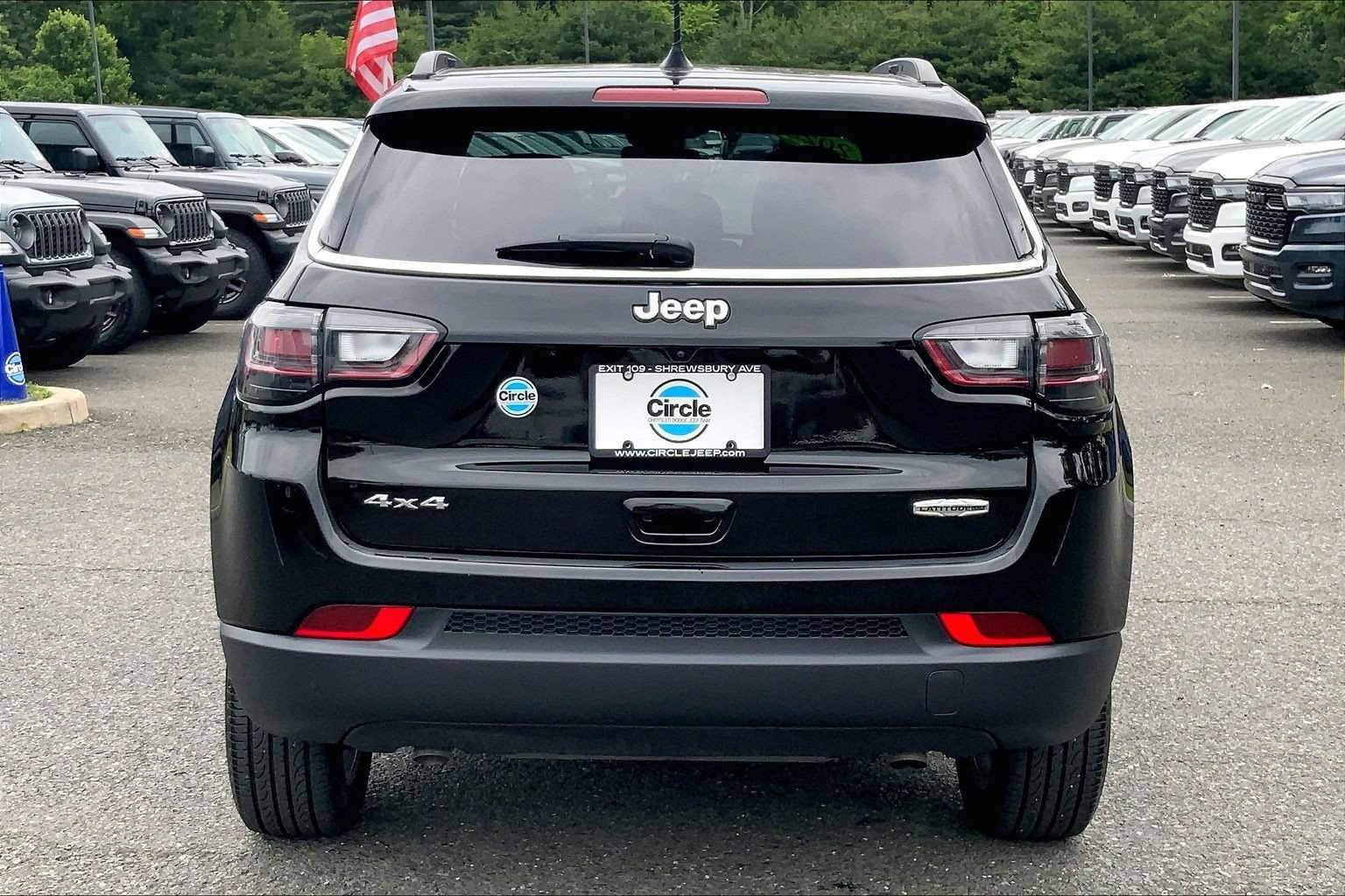 Certified 2023 Jeep Compass Latitude w/ Sun and Sound Group AWD/4WD image 4