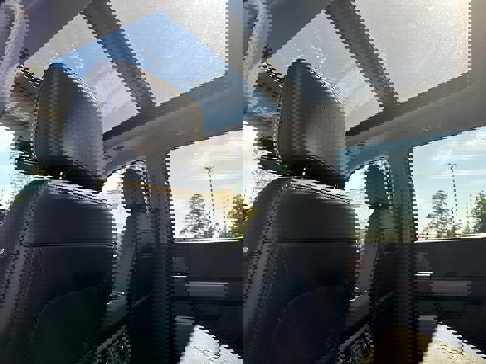 New 2025 Ford F250 Lariat w/ Lariat Ultimate Package image 15