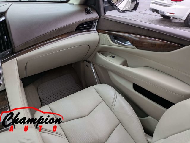 Used 2017 Cadillac Escalade Premium Luxury RWD image 23