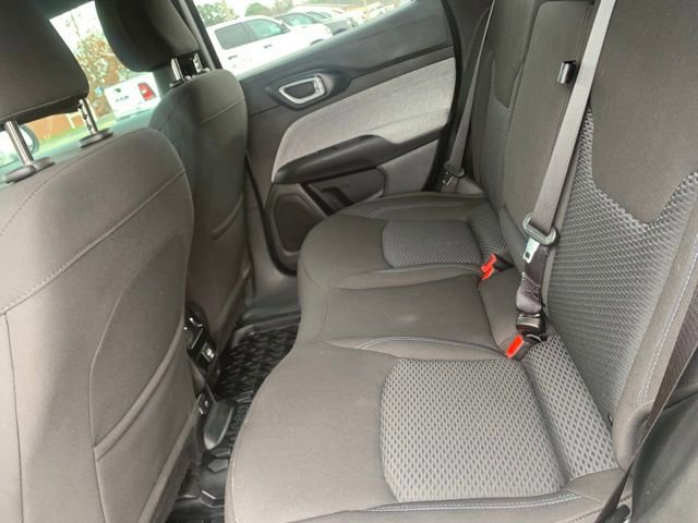 Used 2025 Jeep Compass Sport image 23