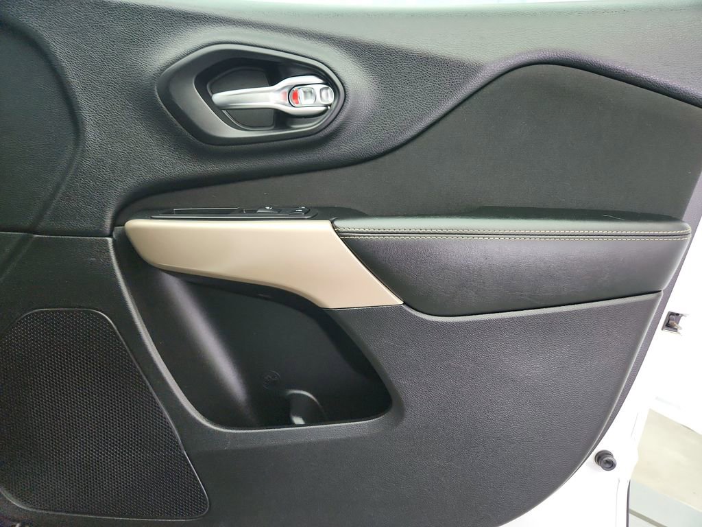 Used 2017 Jeep Cherokee Sport image 26