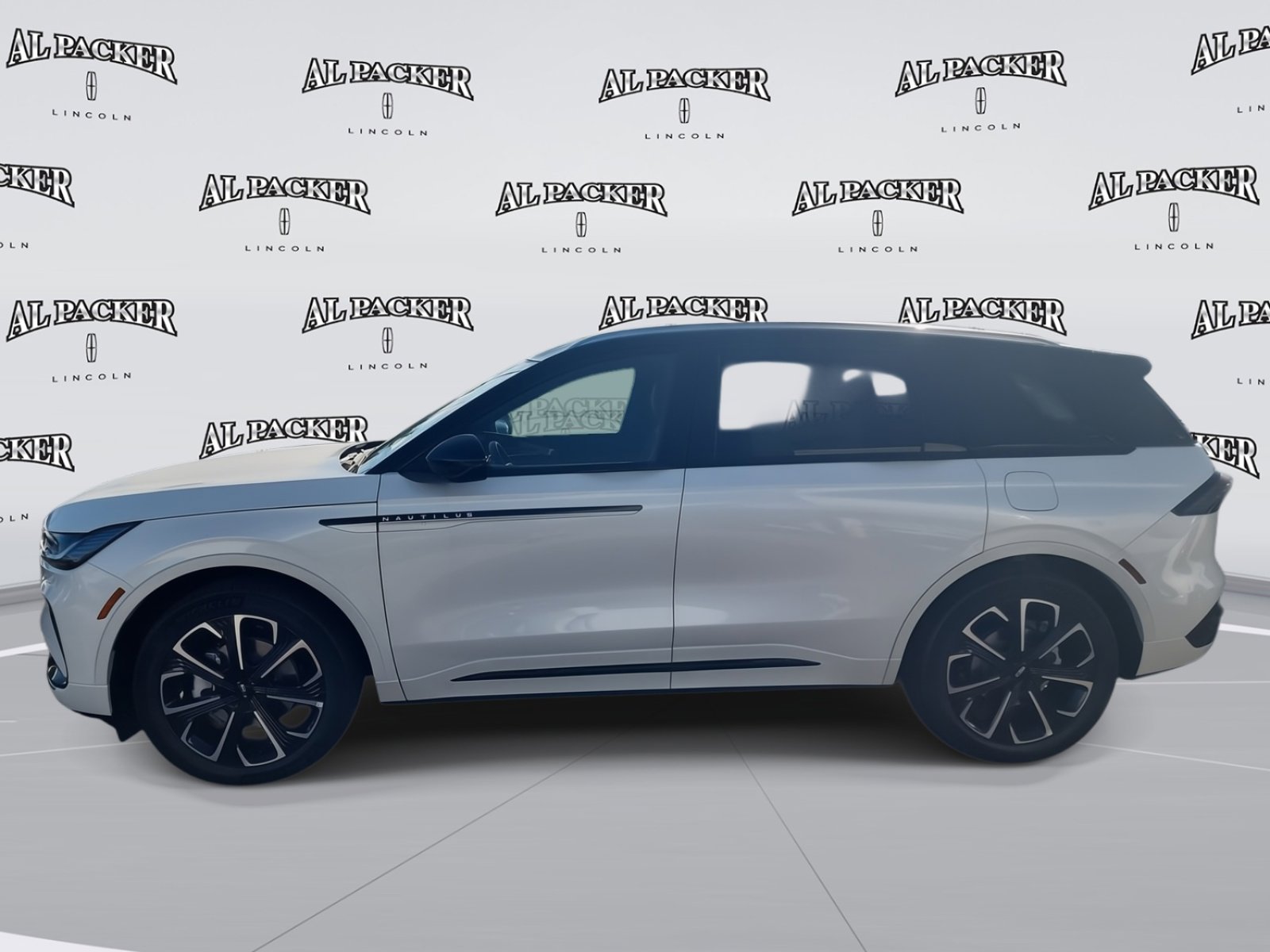 New 2026 Lincoln Nautilus Reserve image 2