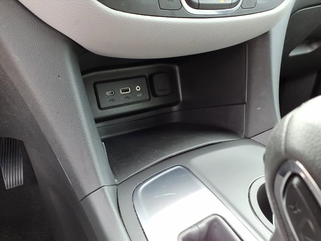 Used 2023 Chevrolet Equinox LS w/ LS Convenience Package image 26