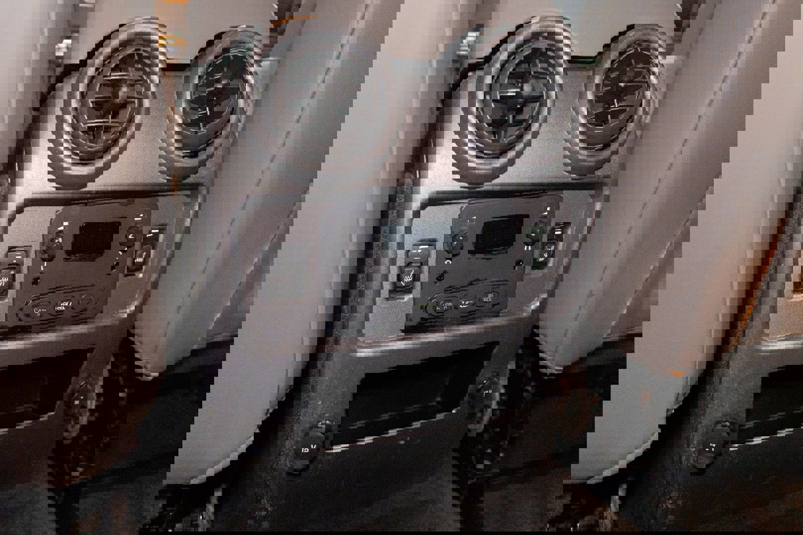 Used 2003 HUMMER H2 w/ Preferred Equipment Group image 31