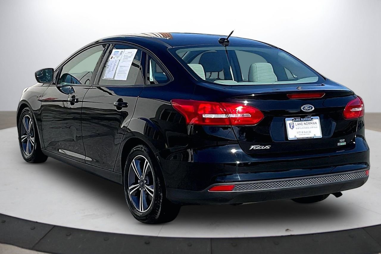 Used 2018 Ford Focus SE w/ SE Appearance Package image 7