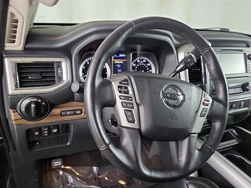Used 2019 Nissan Titan SL w/ Chrome Package image 11