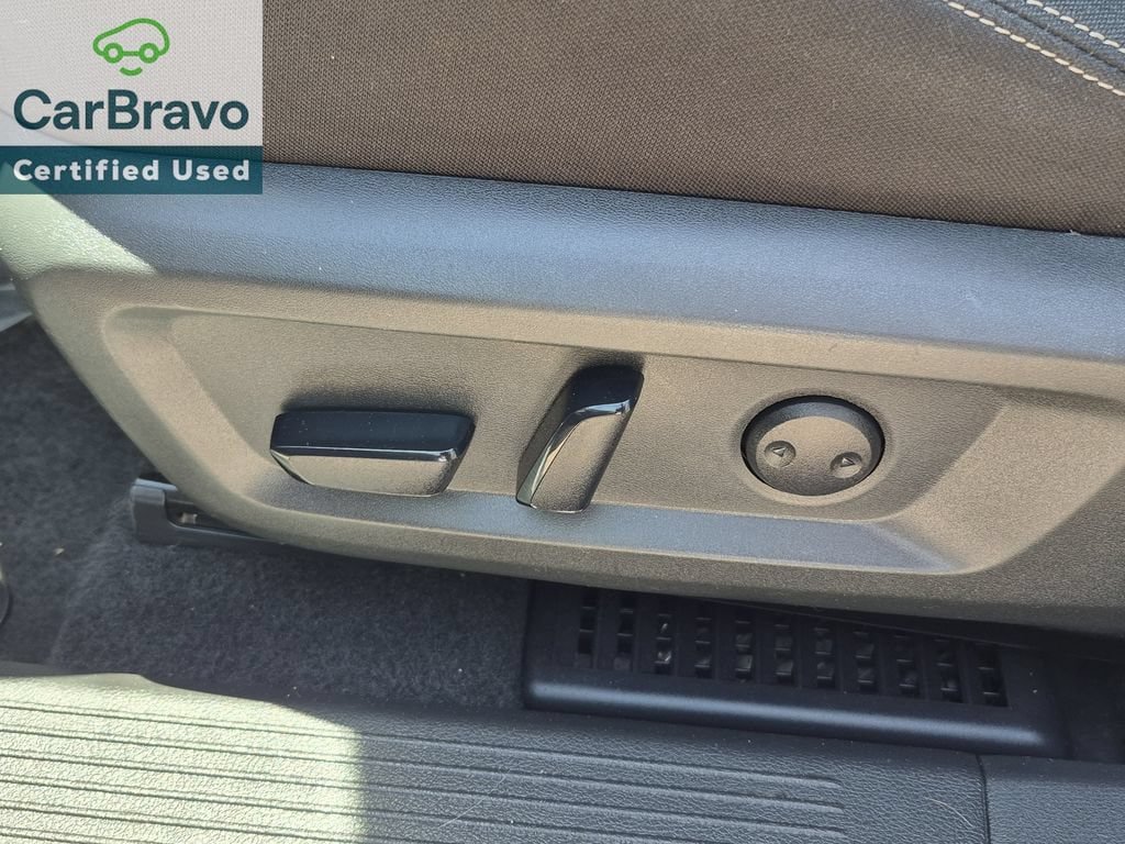 Used 2024 Nissan Rogue SV FWD image 7