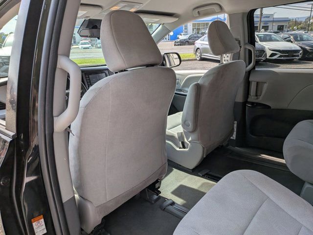 Certified 2020 Toyota Sienna L FWD image 17