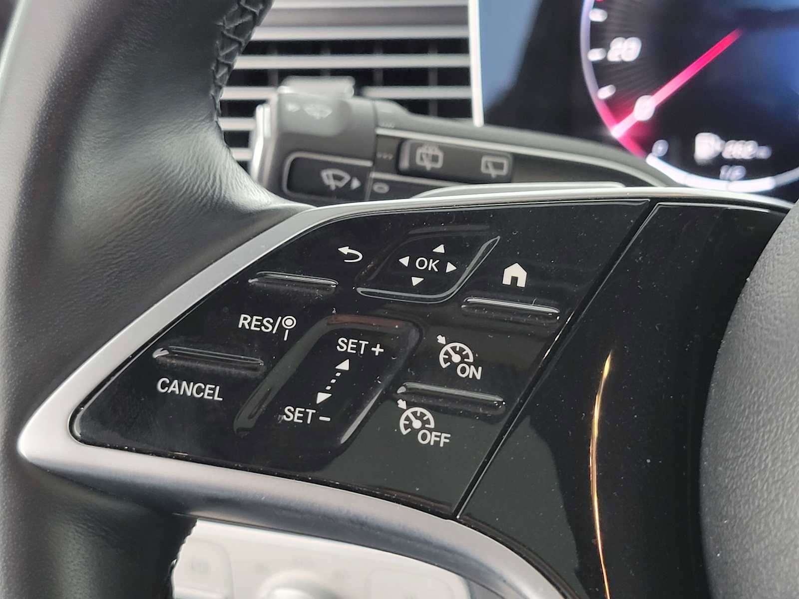 Used 2025 Mercedes-Benz GLE 350 4MATIC image 29