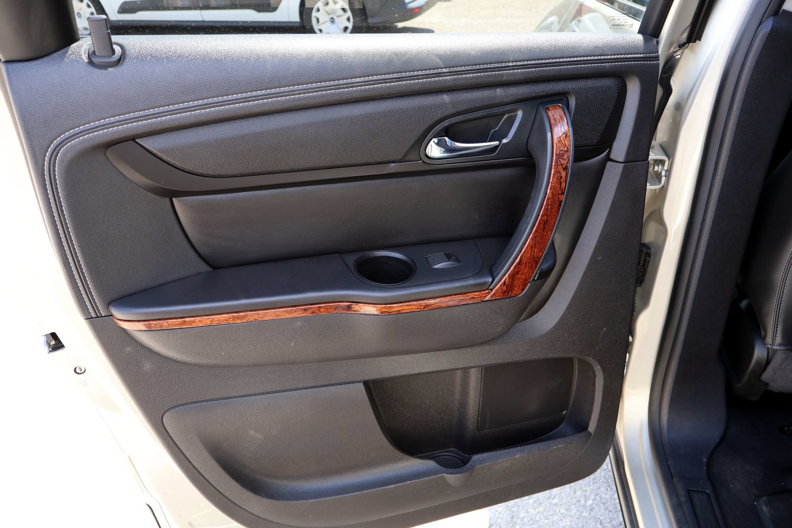 Used 2014 Chevrolet Traverse LTZ FWD image 13