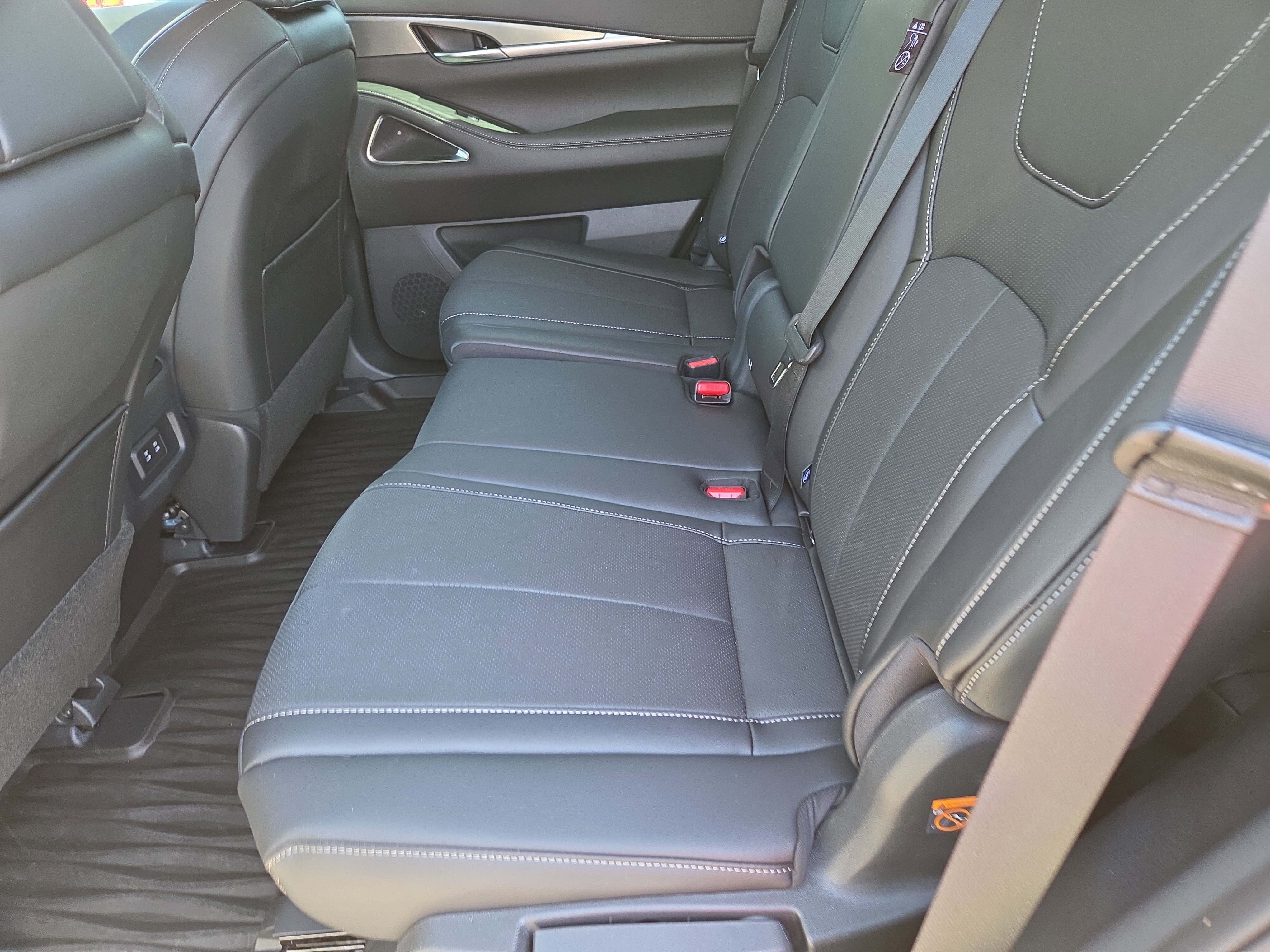Used 2026 INFINITI QX60 Luxe w/ Cargo Package image 7