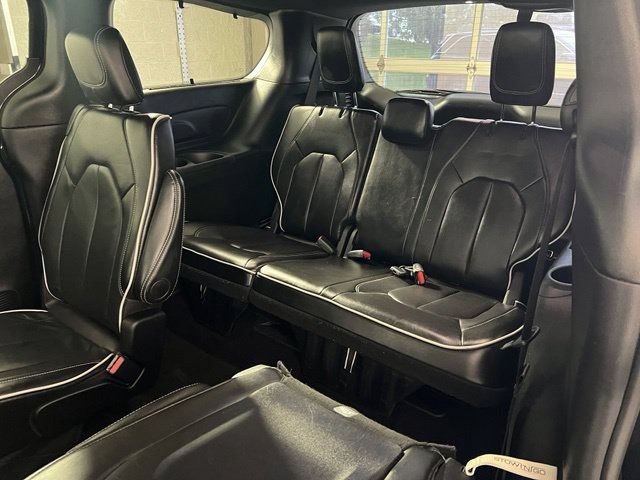 Certified 2025 Chrysler Pacifica Limited FWD image 23