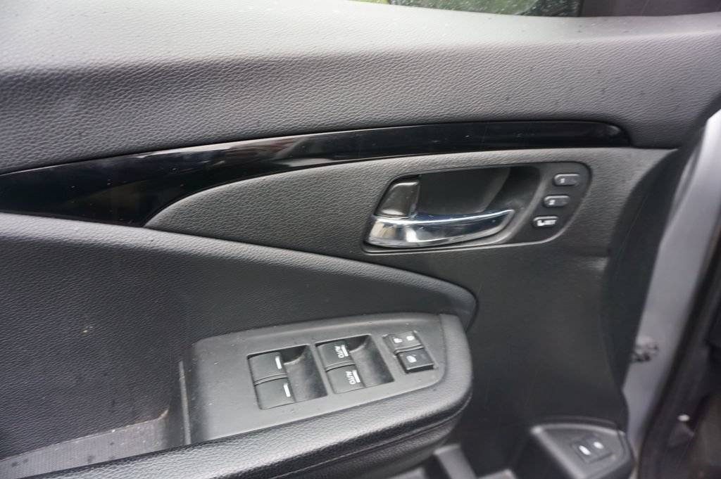 Used 2017 Honda Pilot Elite image 3