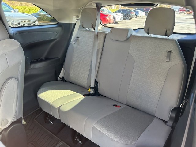 Used 2025 Toyota Sienna LE image 17